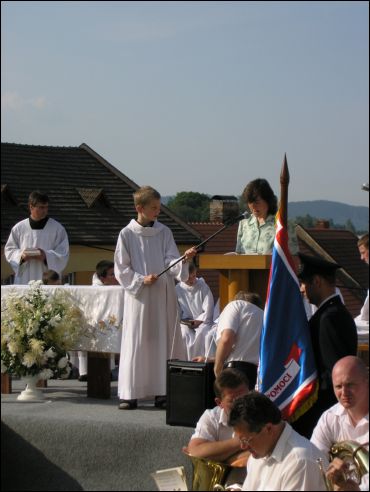 Bo tlo - Odvn se zchladili, co by lektoi, prochzkou na podium.  - foto 6